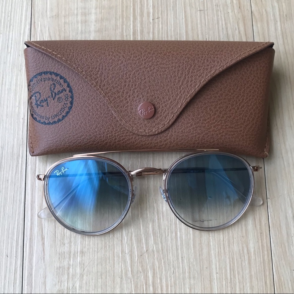 Blue mirror Raybans